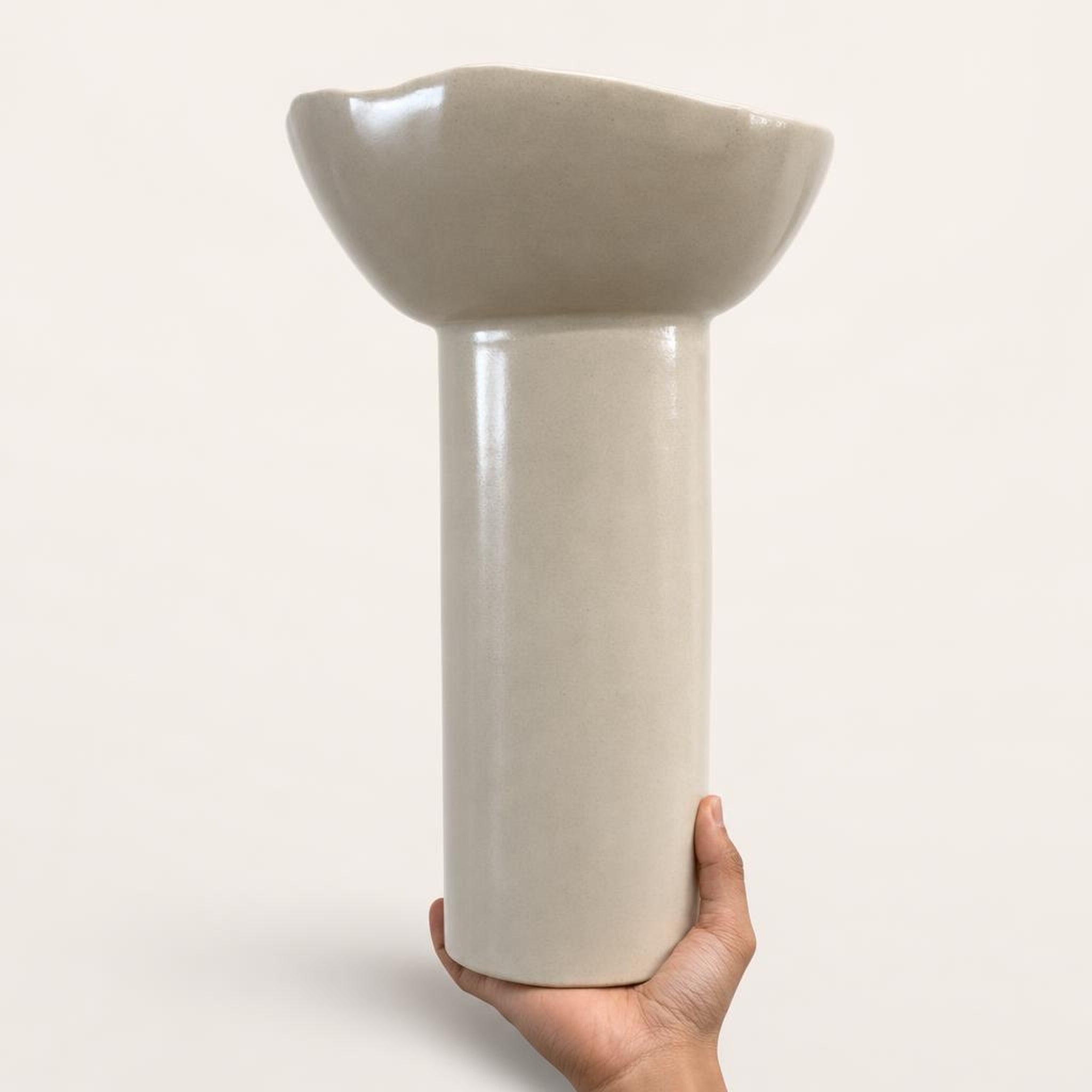 Stand Bowl 31 - studio photograph, handmade in Abu Dhabi