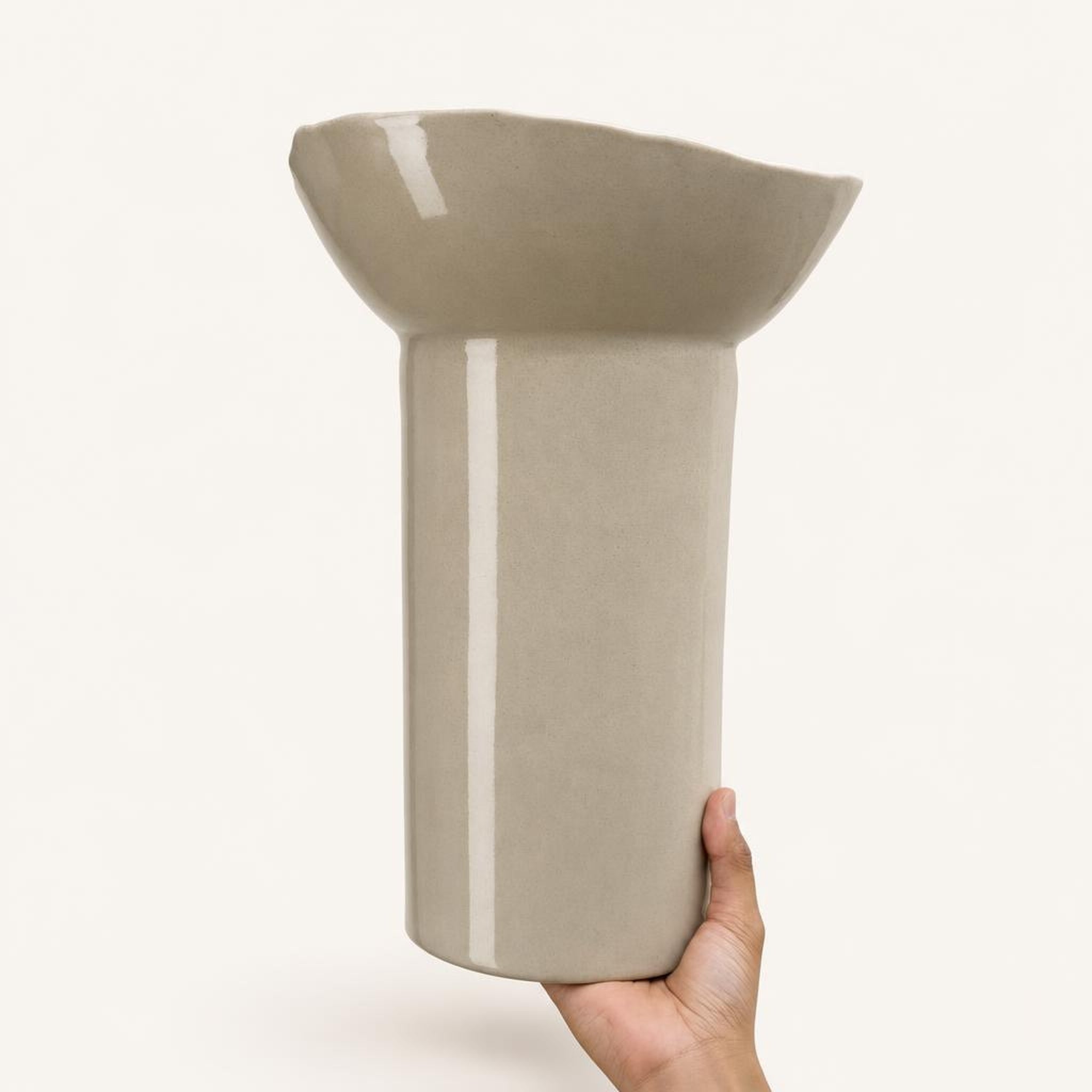Stand Bowl 39 - studio photograph, handmade in Abu Dhabi