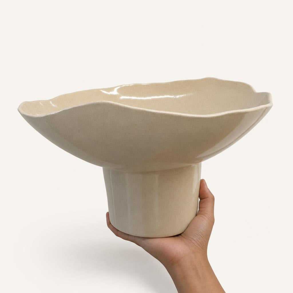 Stand Bowl 41 - studio photograph, handmade in Abu Dhabi