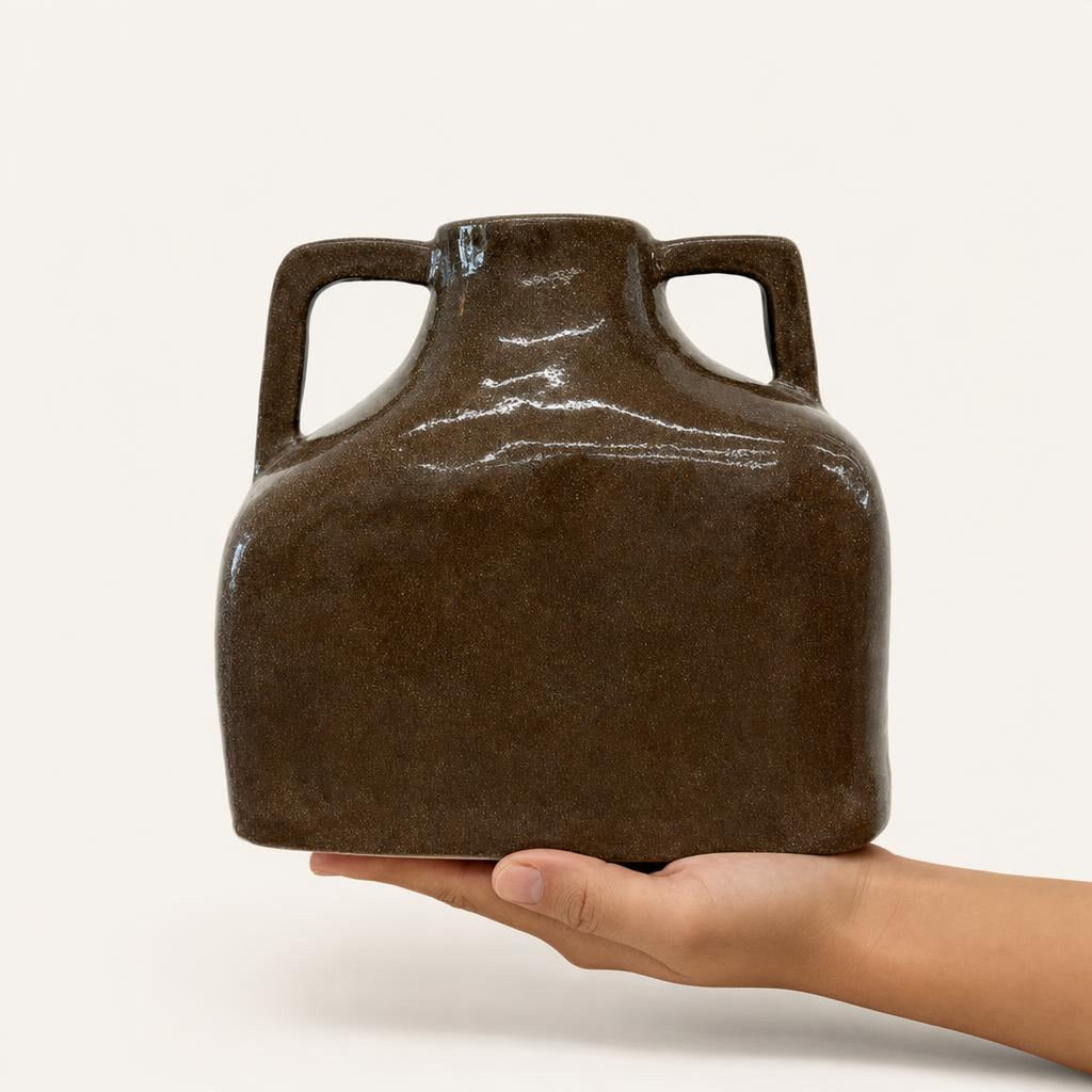 Vase 22 - studio photograph, handmade in Abu Dhabi