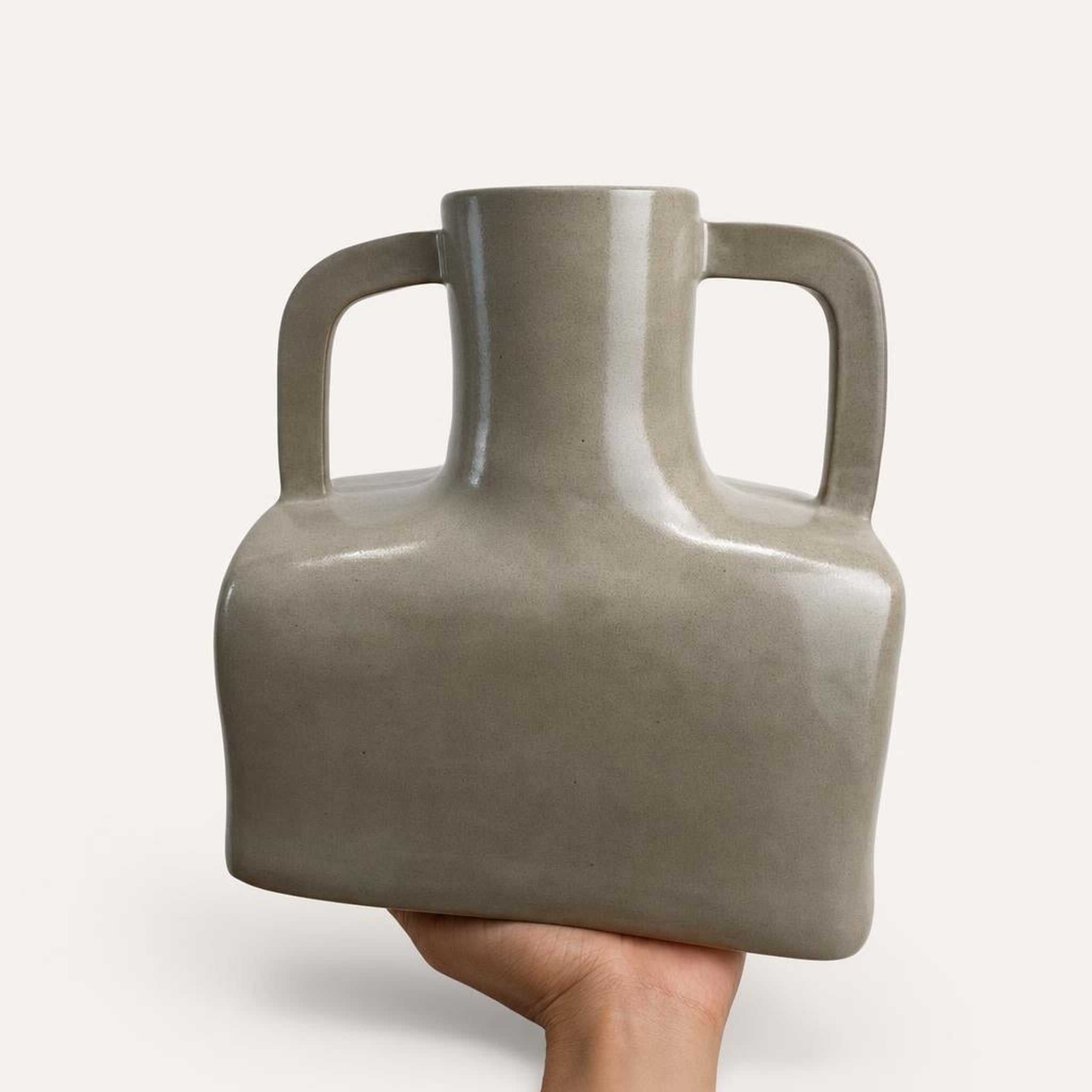 Vase 32 - studio photograph, handmade in Abu Dhabi